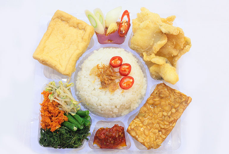 Nasi Kotak Komplit Urap-urap Cak Yu